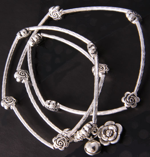 Bracelet and necklace rose