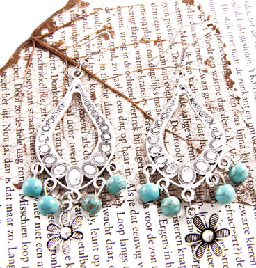 Earrings TQ and dangling flower