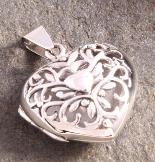 Silver Medaillon Filligrain Heart