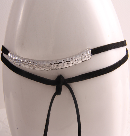 Choker long with Hammered details