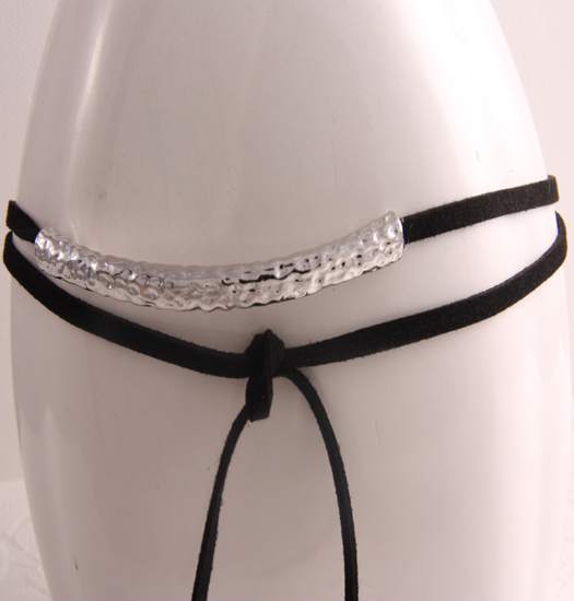 Lange Choker met hamerslag details