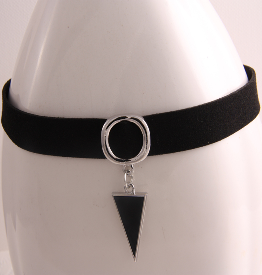 Choker with pendant