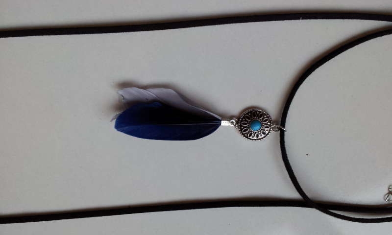 Choker Feather amulet